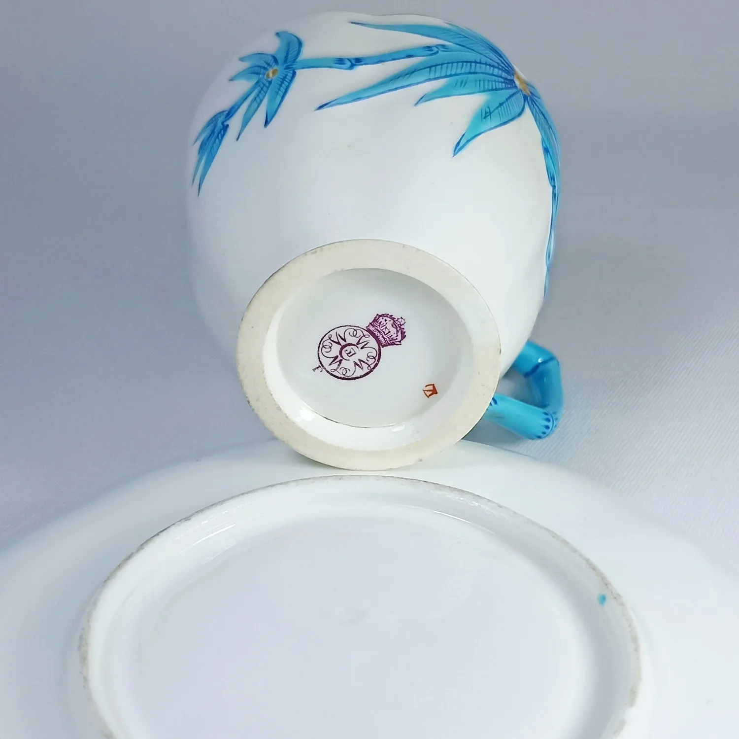 (Royal Worcester) Чайная пара с росписью в виде сказочного бирюзового бамбука. Англия, Royal Worcester, 1879. — фото 8
