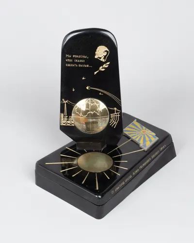 Разборная композиция от авиаторов ордена Ленина Московского Военного Округа «Мы рождены, чтоб сказку сделать былью…». СССР, Москва, 1970-е гг.