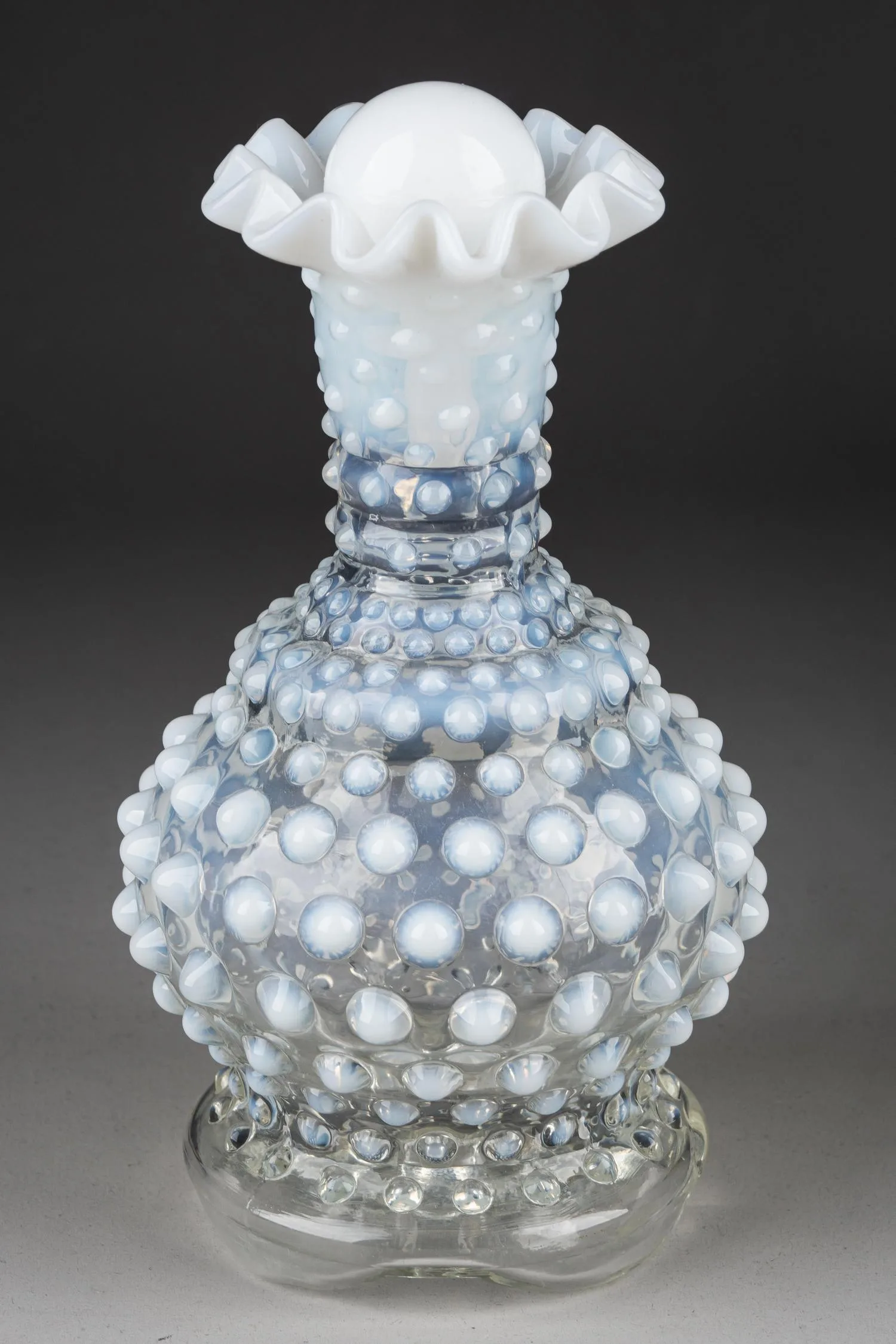Сосуд для масла опалового стекла в технике hobnail. Чехия, Богемия, 1980-90-е годы. — фото 2