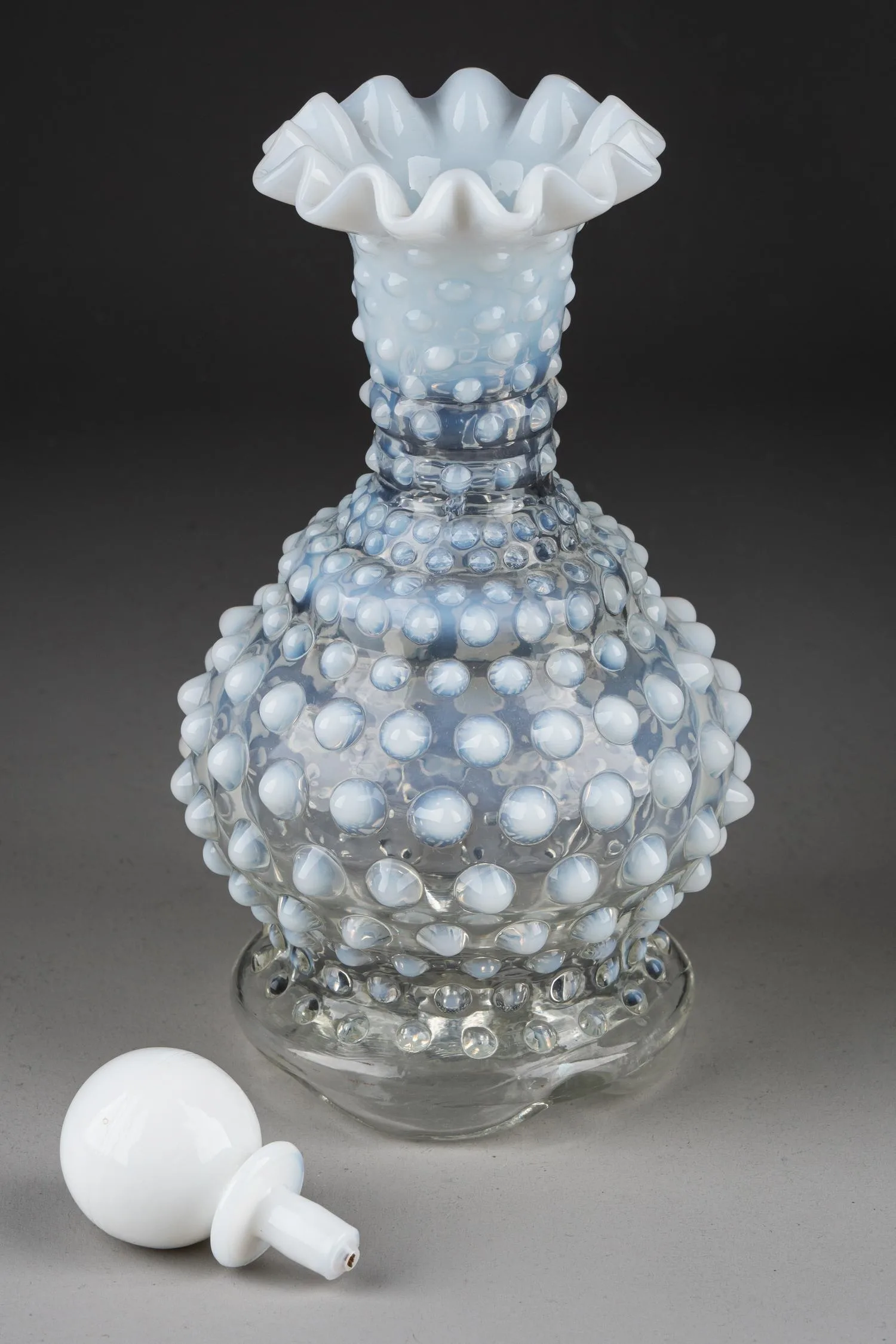Сосуд для масла опалового стекла в технике hobnail. Чехия, Богемия, 1980-90-е годы. — фото 3