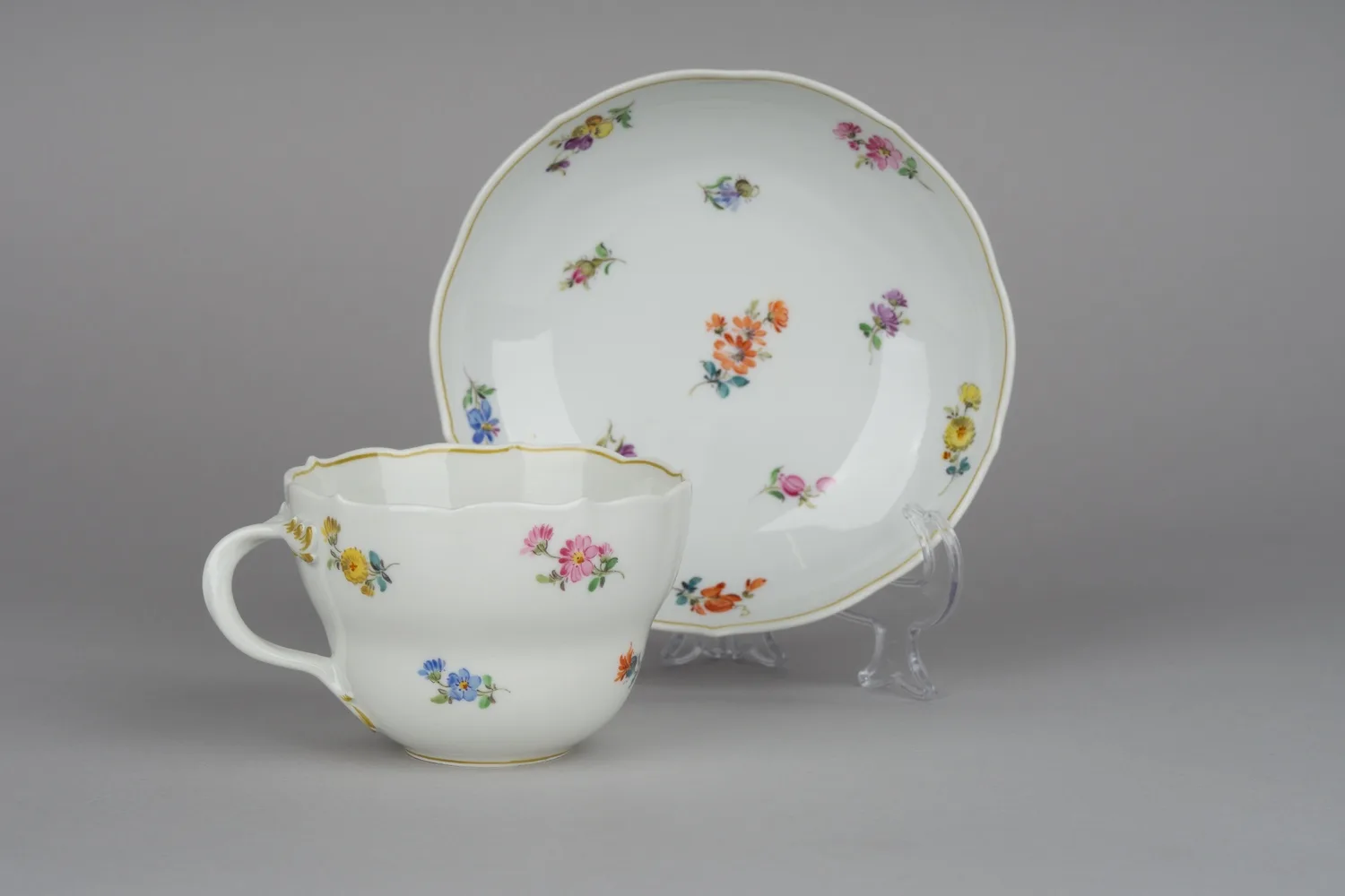 Чайная пара с цветочным узором. Германия, мануфактура Meissen, конец XIX - начало XX века. — фото 1