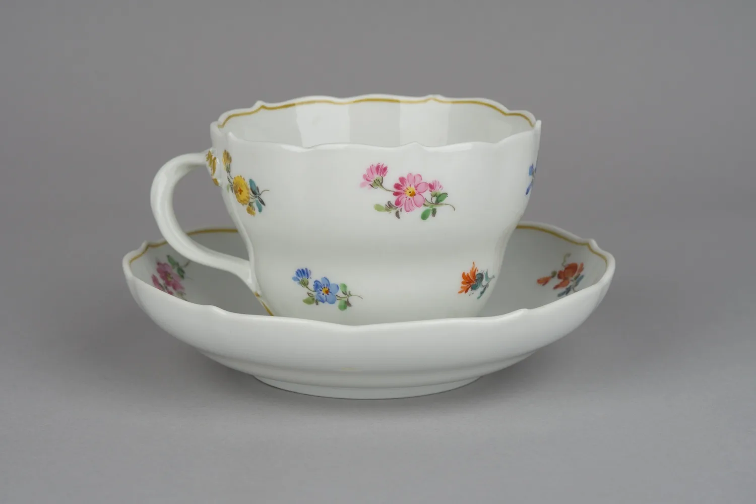 Чайная пара с цветочным узором. Германия, мануфактура Meissen, конец XIX - начало XX века. — фото 2