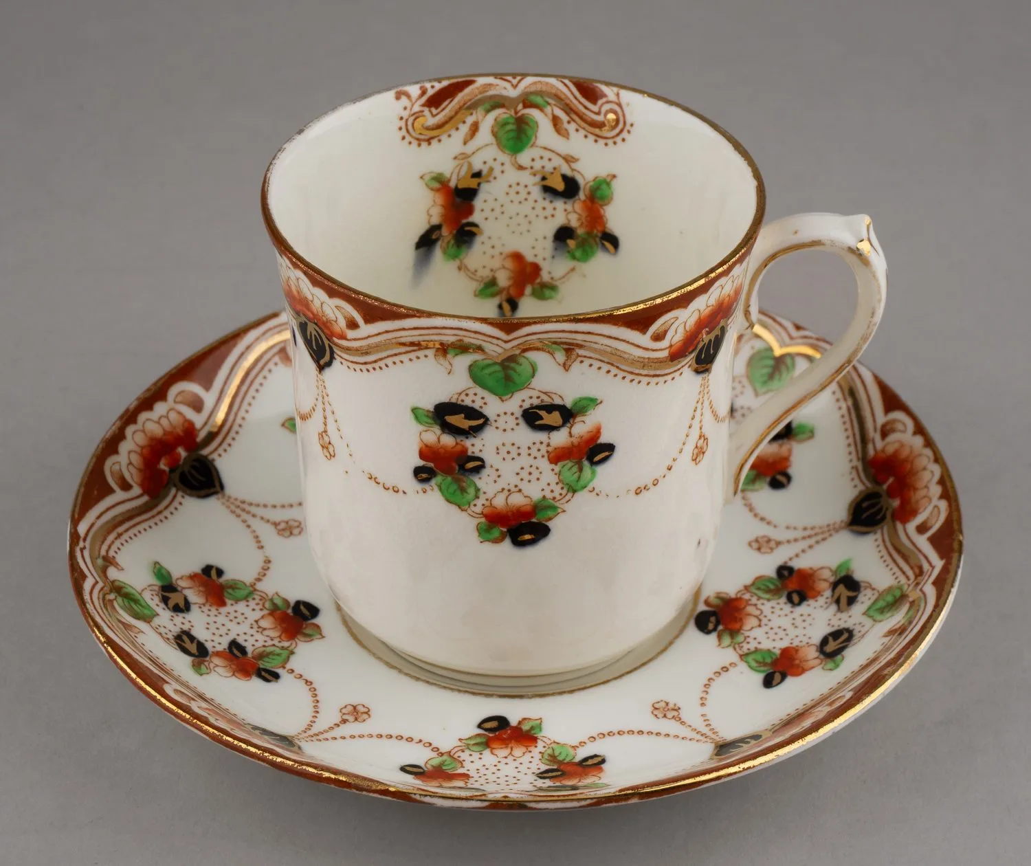 Чайное трио с флоральной росписью. Англия, Anchor China, Самсон Бриджвуд и сын, 1910-е годы. — фото 3