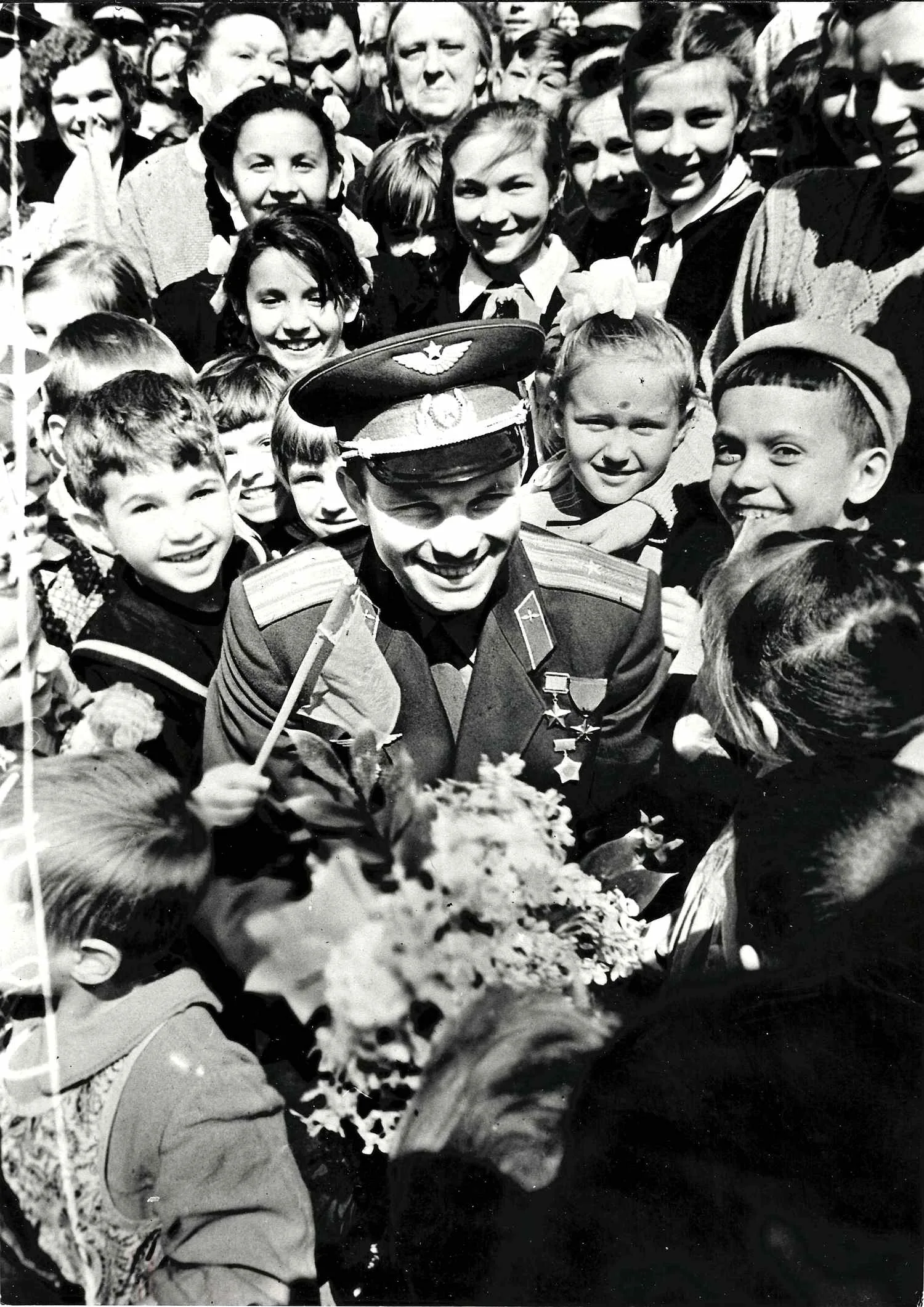 Фотография «Юрий Гагарин. Встреча с детьми». 1961. — фото 1