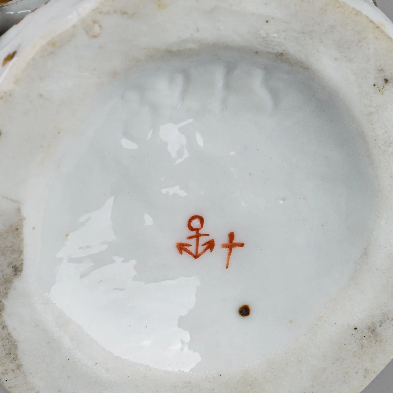 Статуэтка «Знатный юноша, играющий на флейте». Англия, мануфактура Chelsea porcelain, 1750-е годы. — фото 4