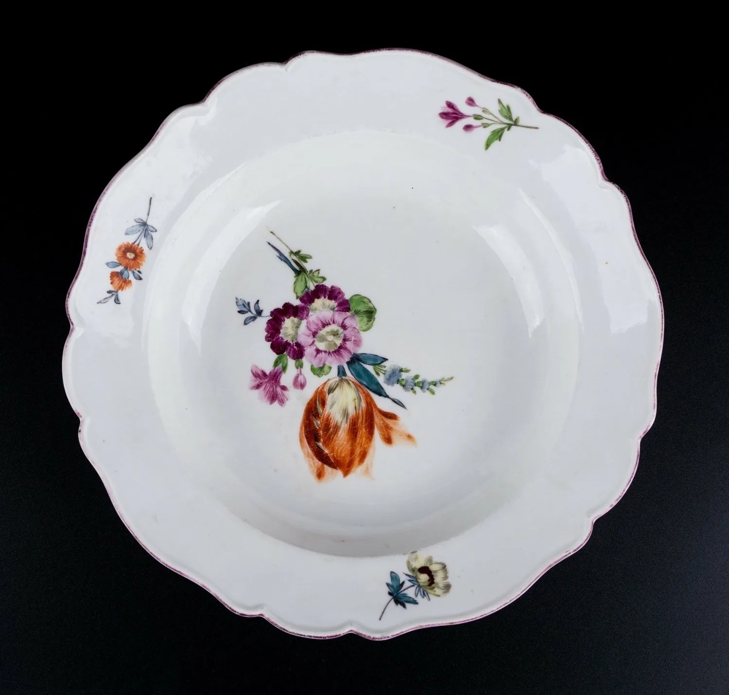 Тарелка с цветочной росписью. Германия, мануфактура Meissen, 1770-е – 1810-е годы. — фото 1