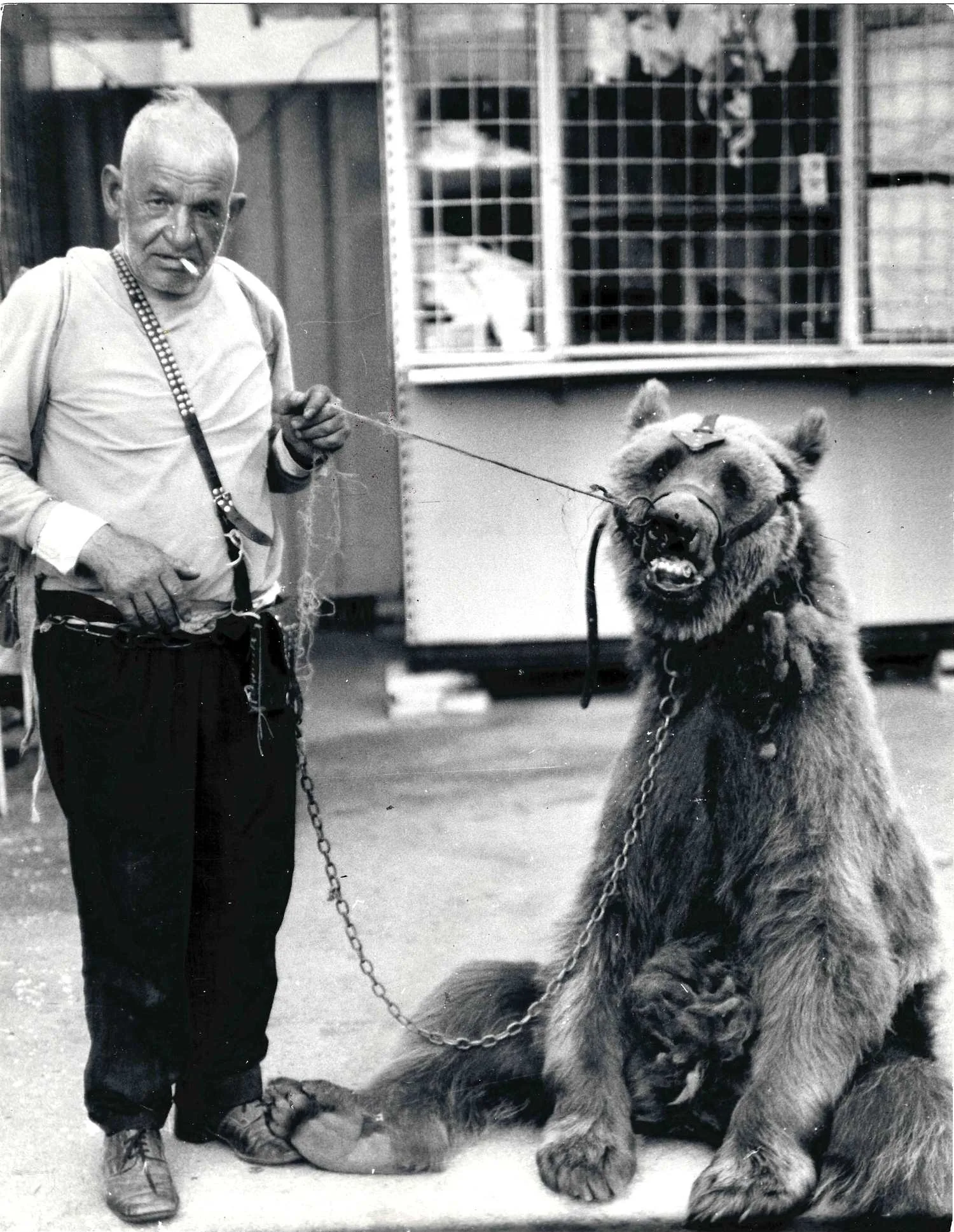 Бурбовский О.А. Фотография «Иждивенец». 1980-е годы. — фото 1