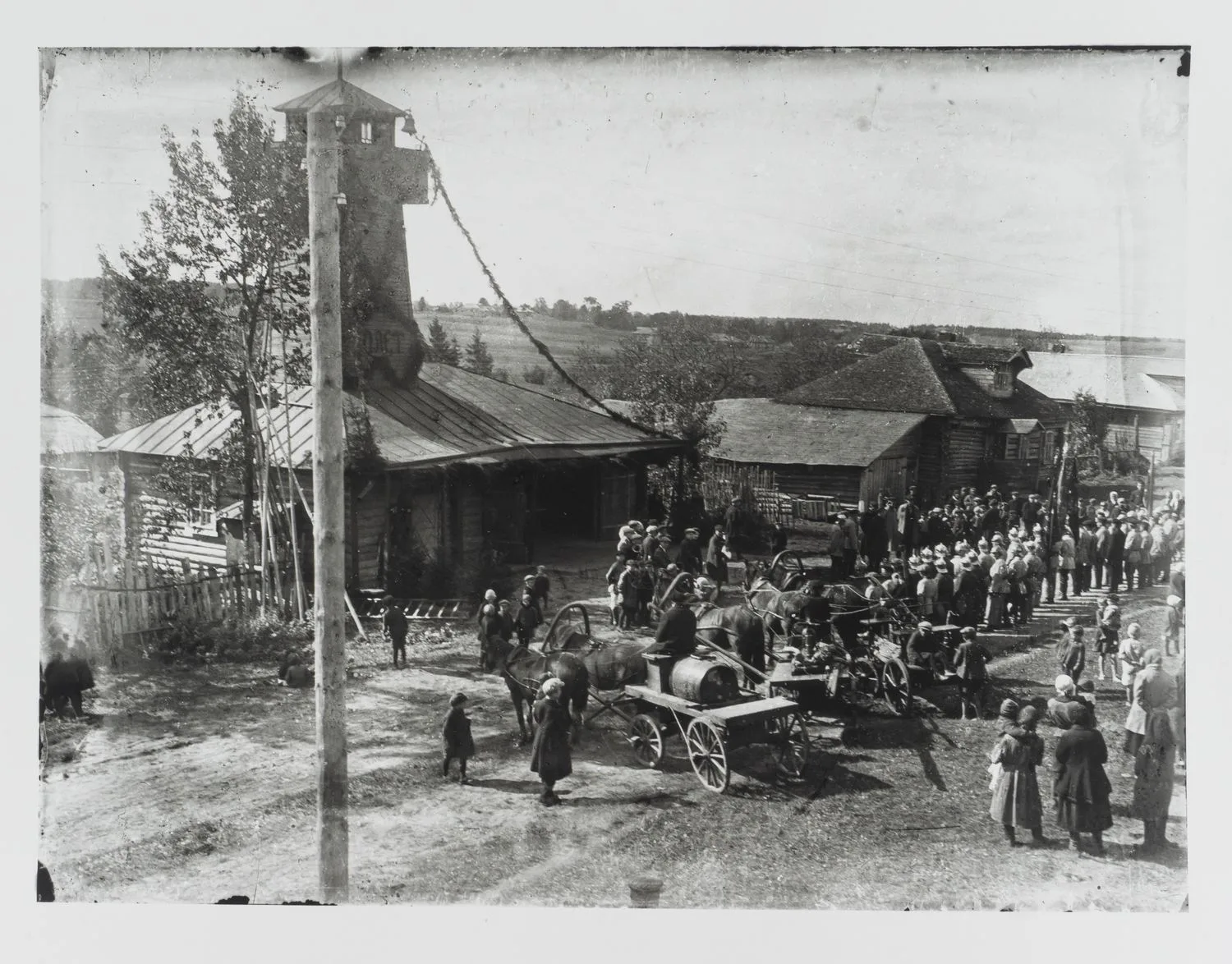 Шокин Л.В. Фотография «Кимры. Пожарная команда». Снимок 1930-х годов, печать - 2000-е годы. — фото 1