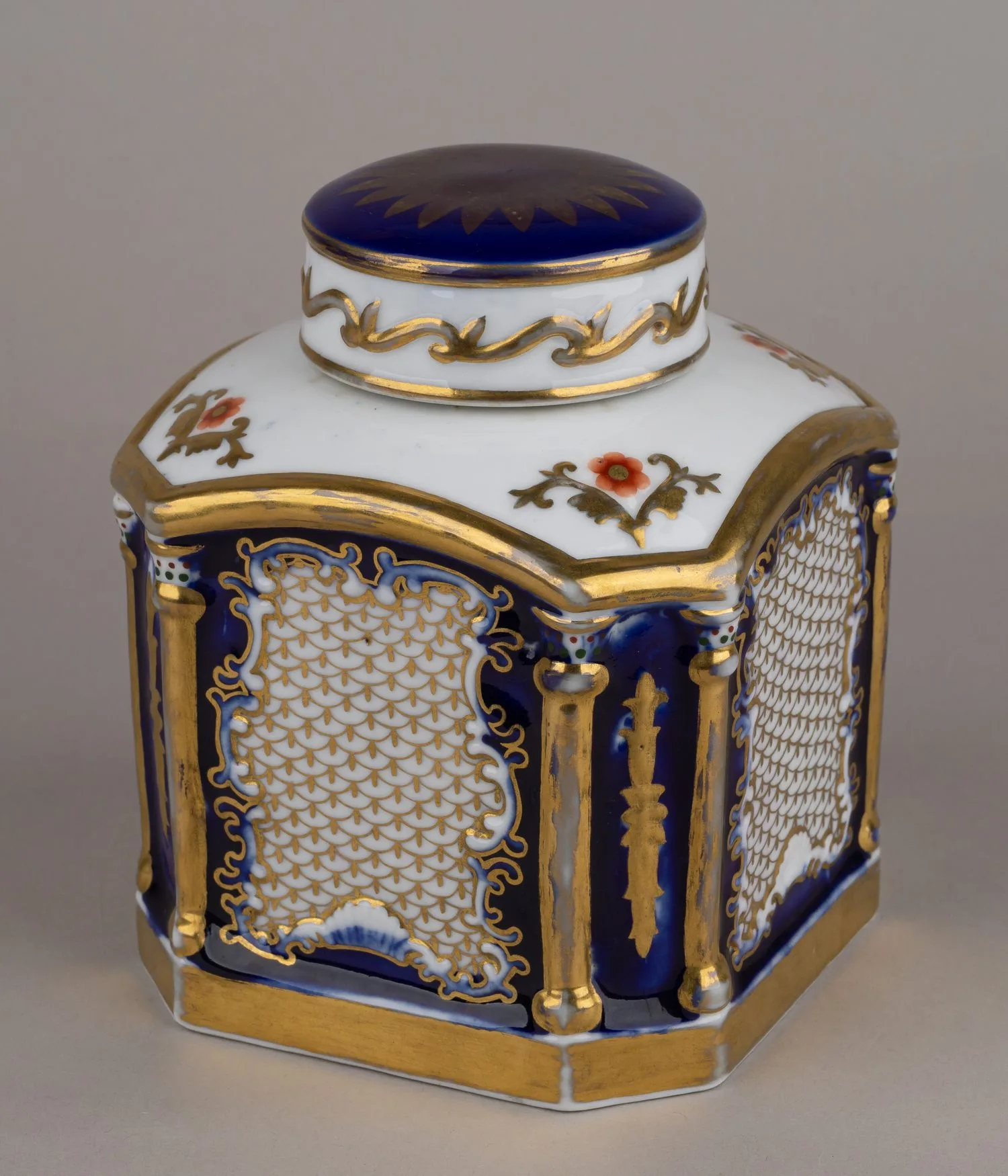 Чайница с изображением Николая I. Россия, завод А.Т. Сафронова, 1830-е - 1840-е годы. — фото 3