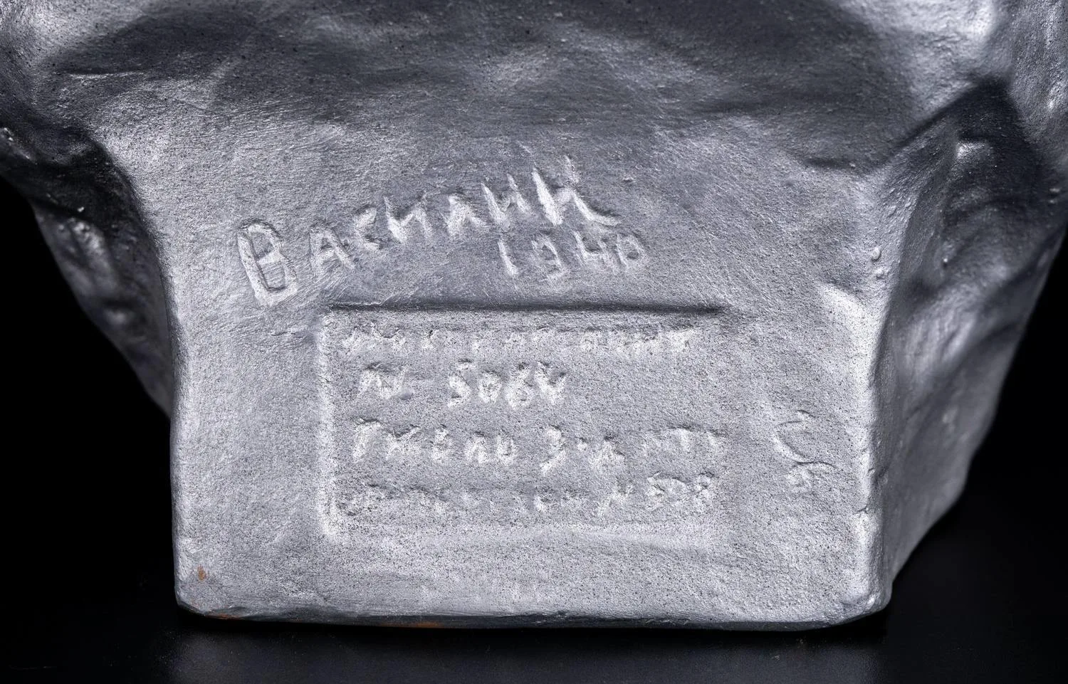 Скульптурный бюст «В.И. Ленин». СССР, Гжель, автор формы Н.Василик, 1940. — фото 5