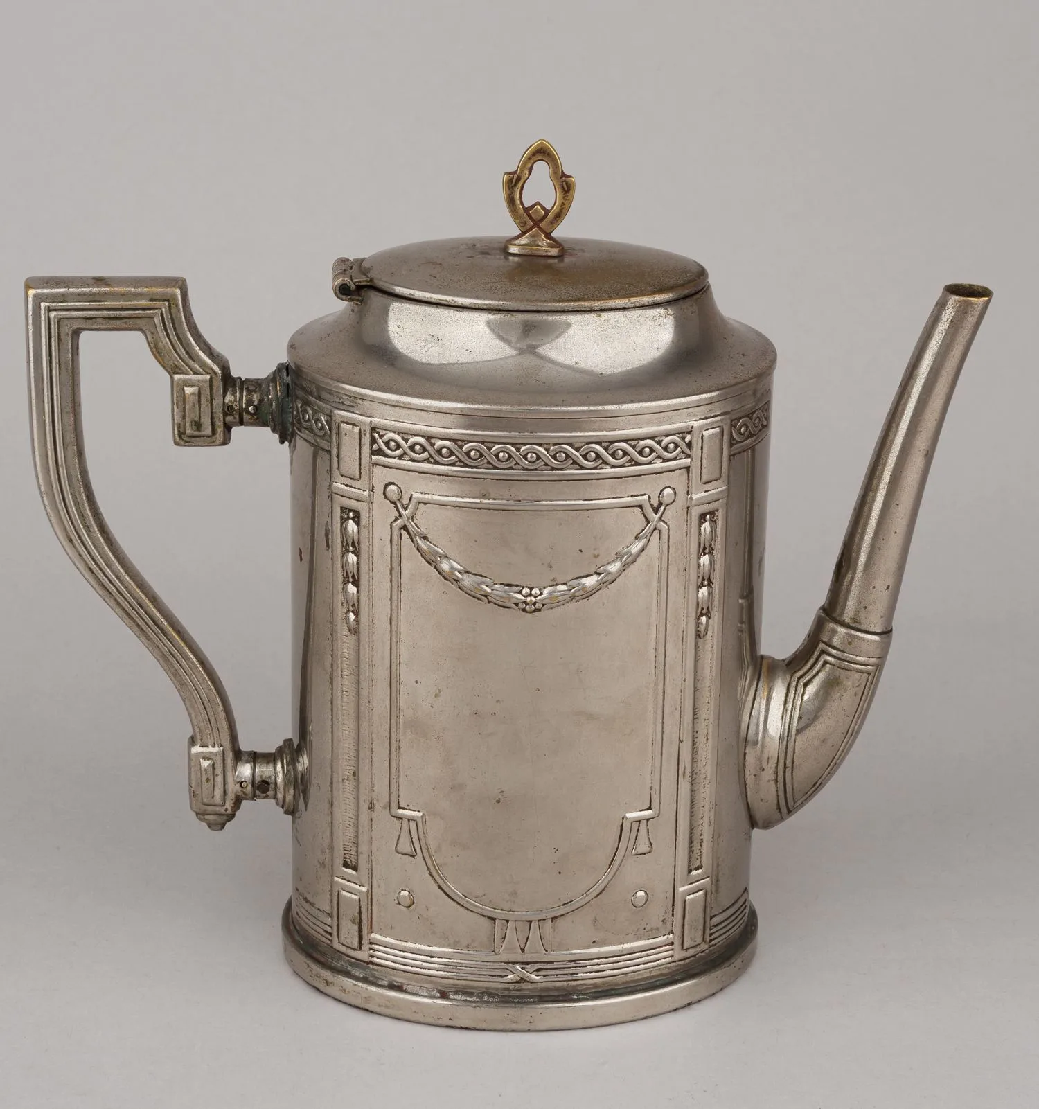 (Крейсер "Рион") Кофейник с символикой крейсера. Россия, 1900-1910-е гг. — фото 2