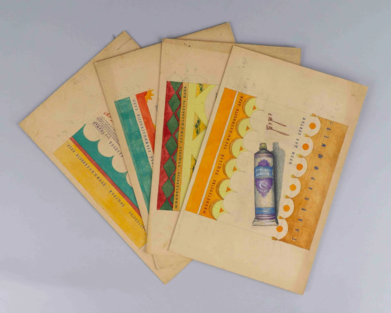 4 оригинальных макета рекламных листов парфюмерной продукции. СССР, 1960-е годы. — фото 1