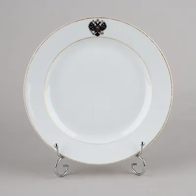 Тарелка из Зимнедворского сервиза. Россия, Императорский фарфоровый завод, 1913 г.