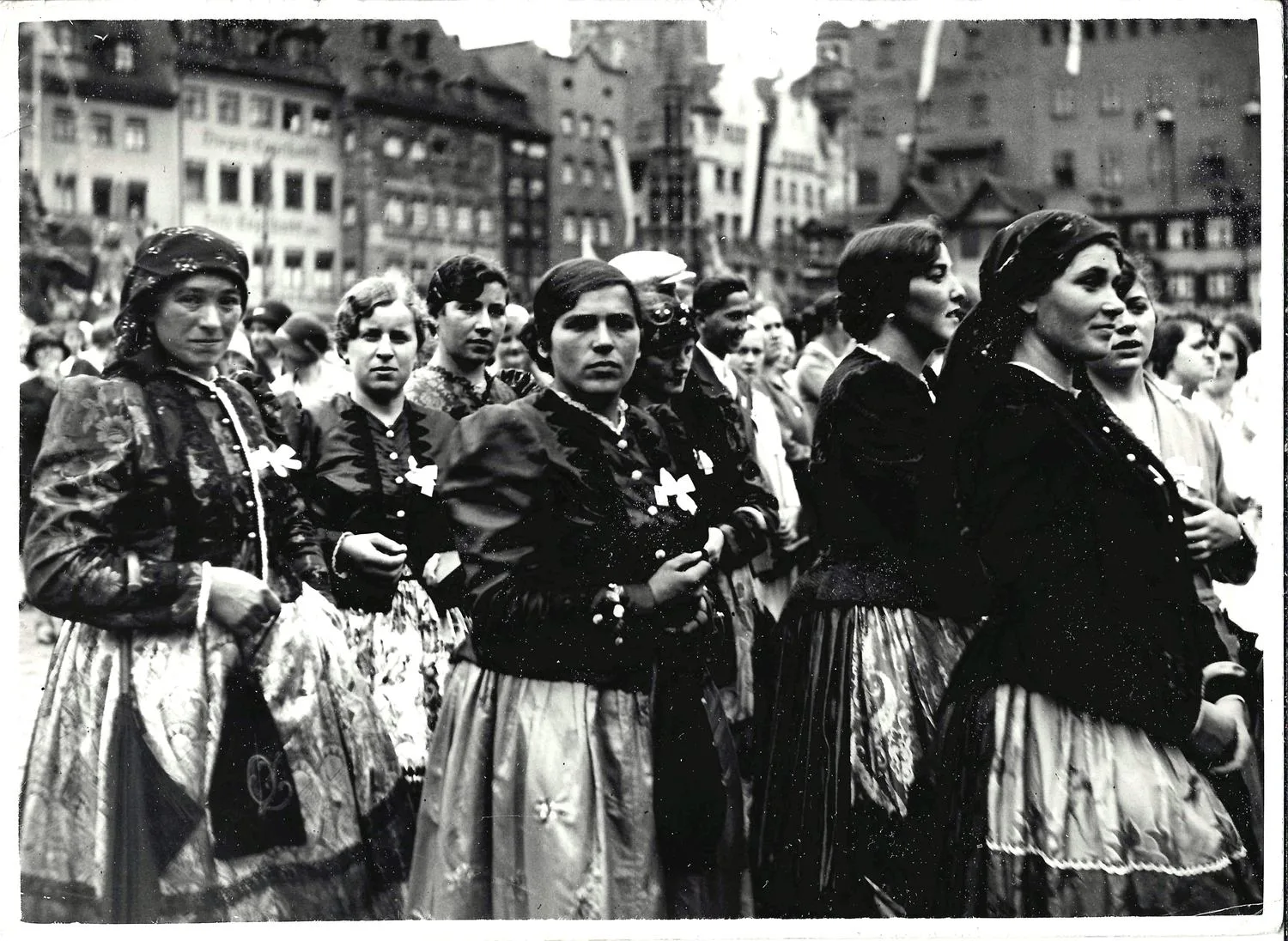 13 фотографий «Немецкие женщины в национальных костюмах». 1950-е годы. — фото 1