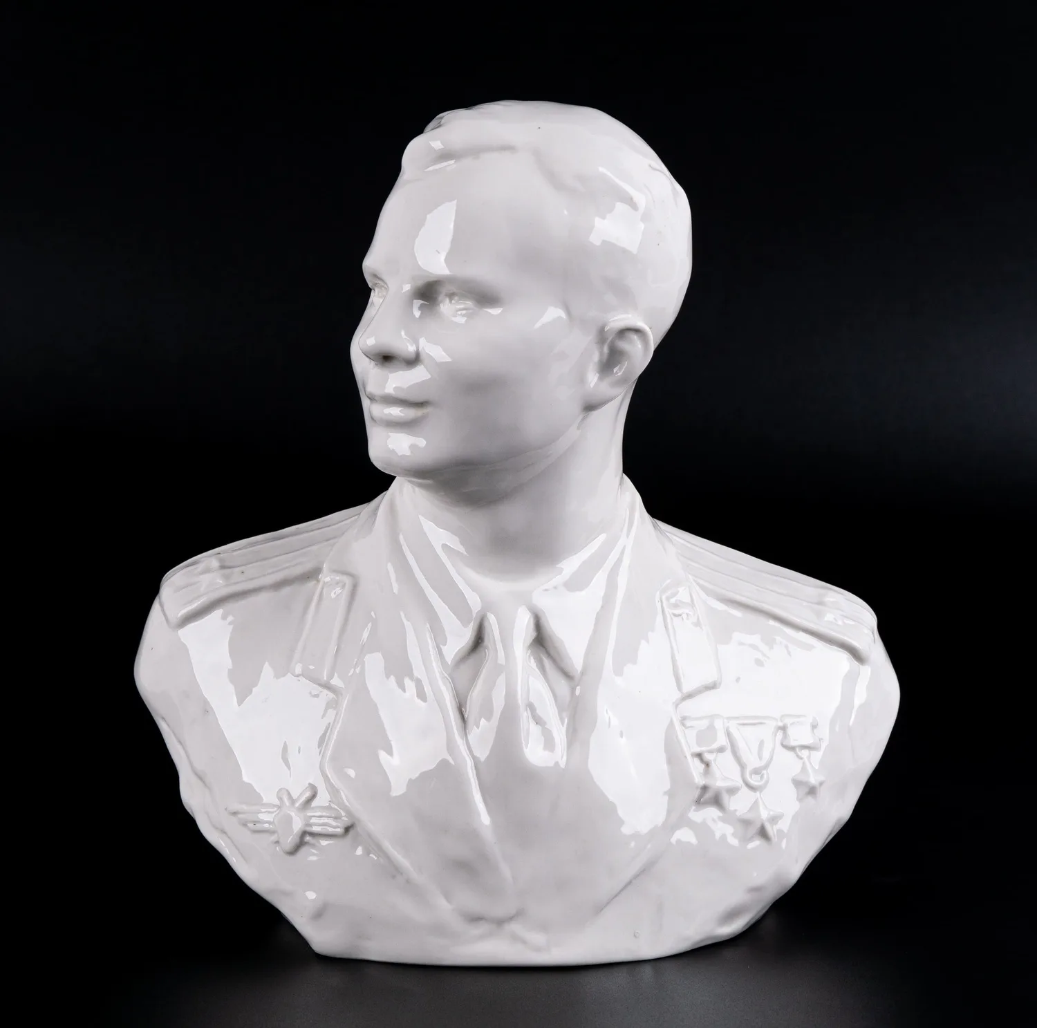 Бюст Юрия Гагарина. СССР, ЛФЗ, 1960-е гг. — фото 1