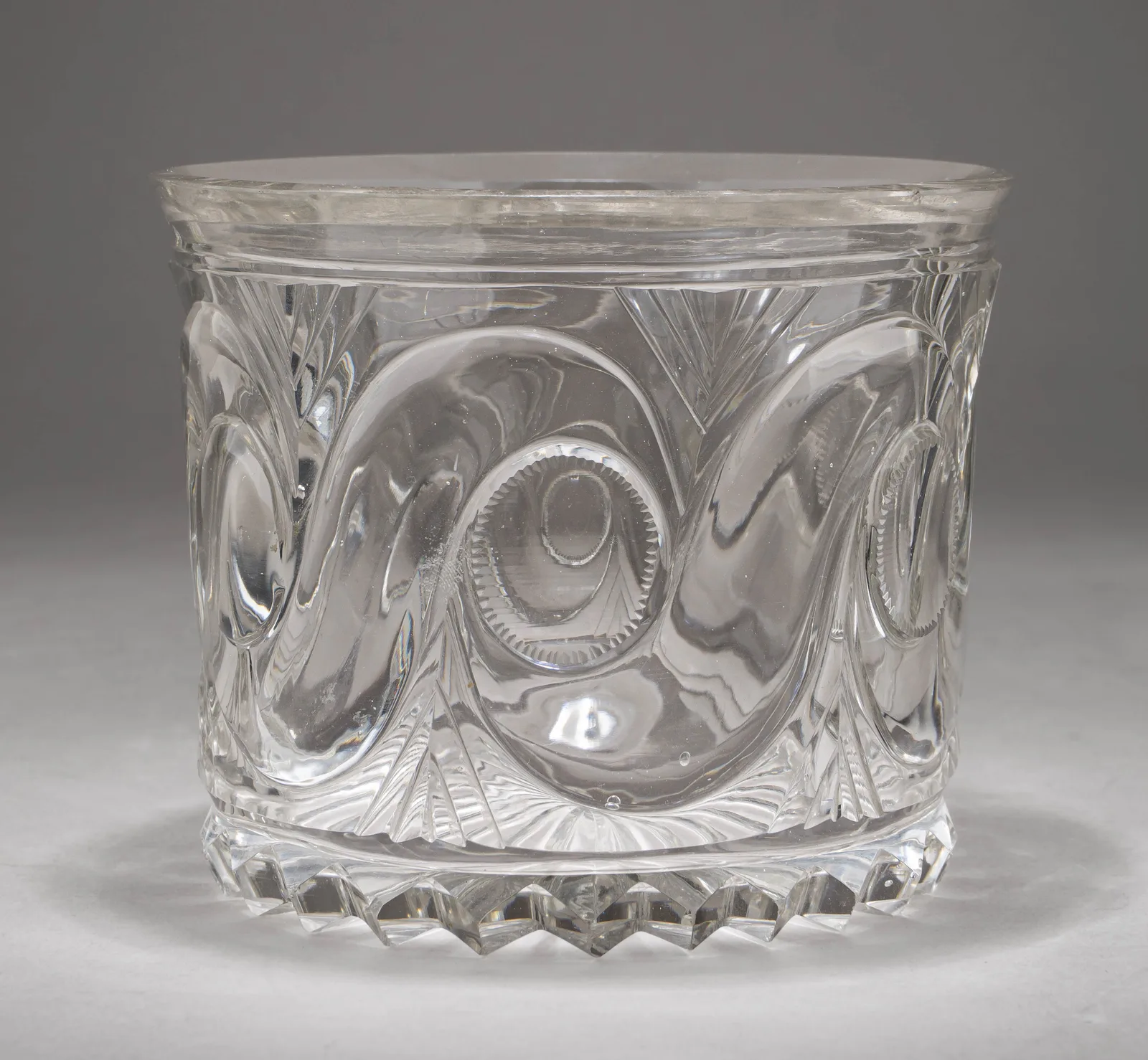 (Ампир) Подстаканник с ручкой "дельфином". Россия, 1820-30-е годы. — фото 5
