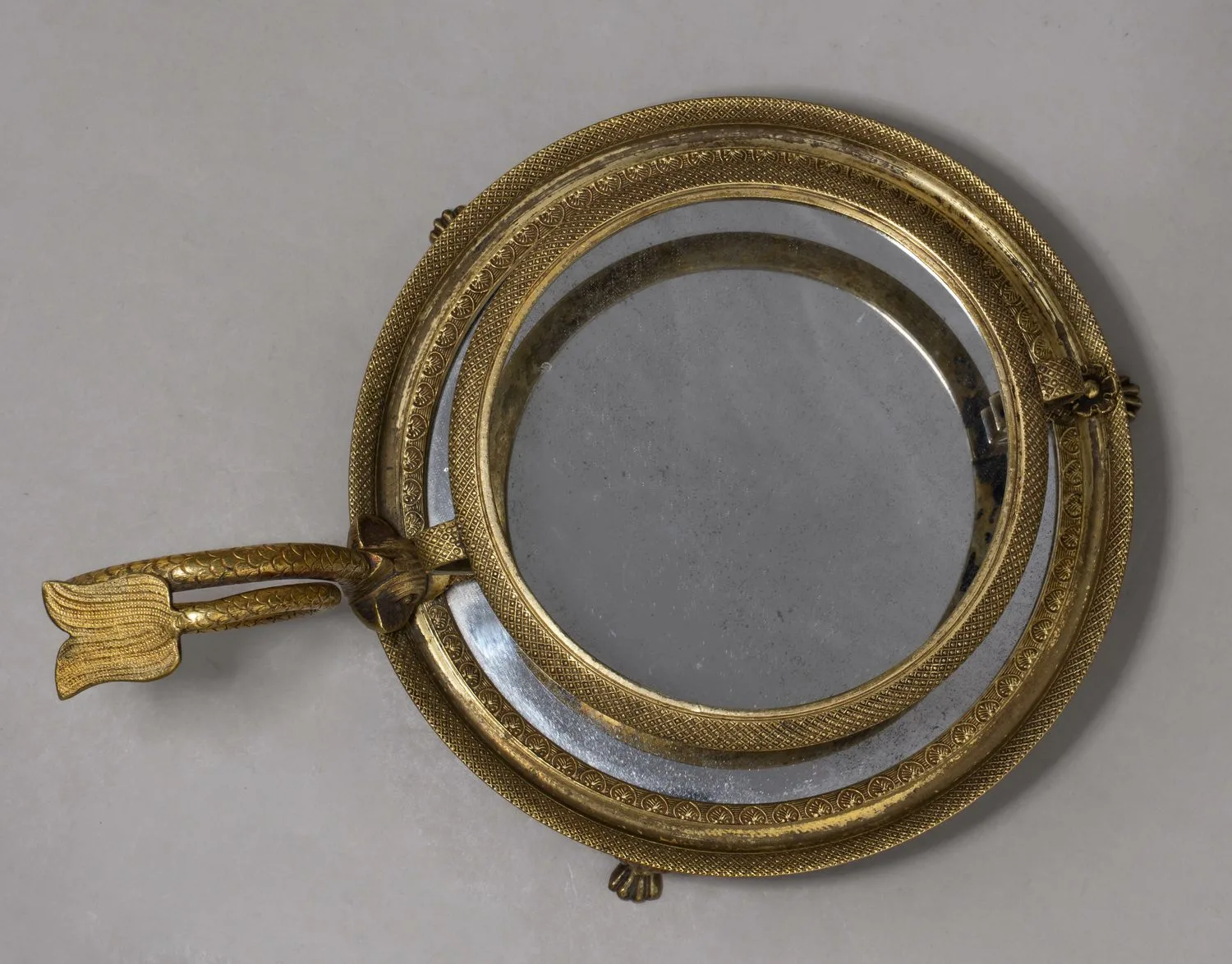 (Ампир) Подстаканник с ручкой "дельфином". Россия, 1820-30-е годы. — фото 4