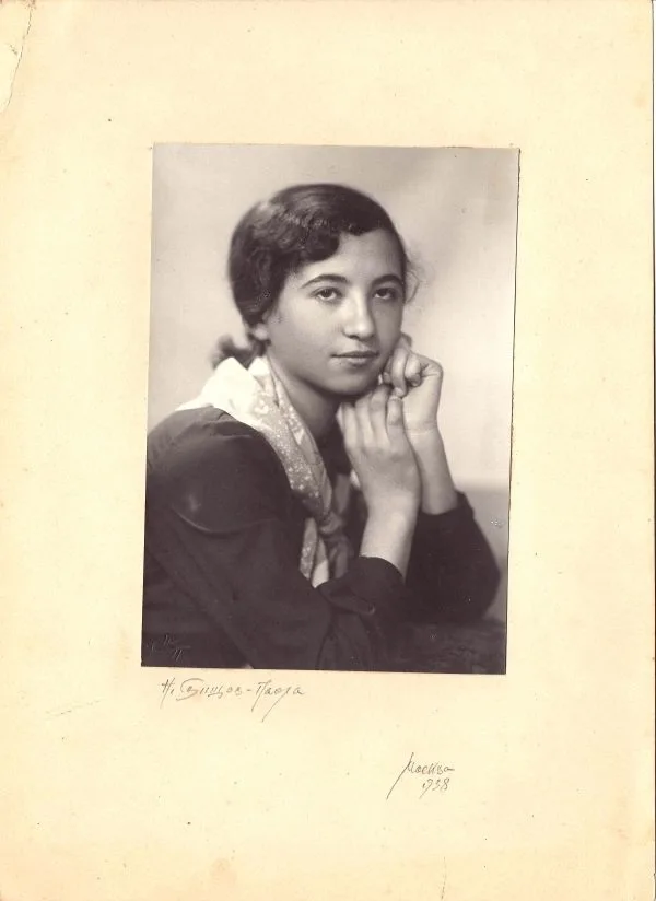 Свищев-Паола Н.И. 2 фотопортрета девушки. 1938. — фото 1