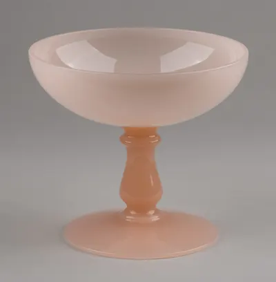 Конфетница опалового стекла. Франция, предположительно, 1970-е годы.