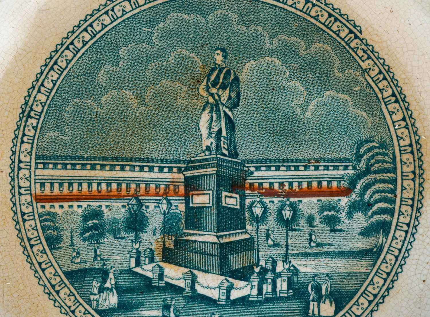 Тарелка с изображением монумента М. С. Воронцова и видов Одессы. Англия, Берслем, Хоуп и Картер, из серии «Виды Одессы», 1870-1880-е годы. — фото 4