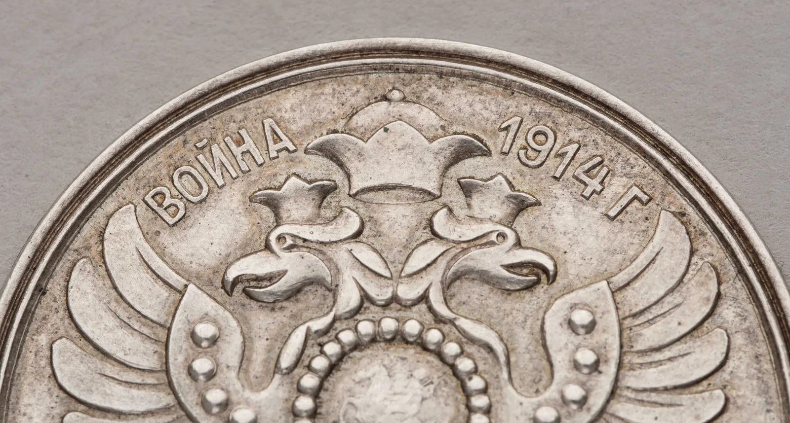 (К. Фаберже. Война 1914 г. ) Медальон с изображением двуглавого орла. Россия, Москва, фирма Придворного Поставщика К. Фаберже, 1914. — фото 3