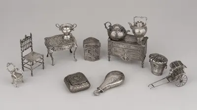 Кукольный набор из двенадцати предметов. Европа, ХIХ-ХХ век.
