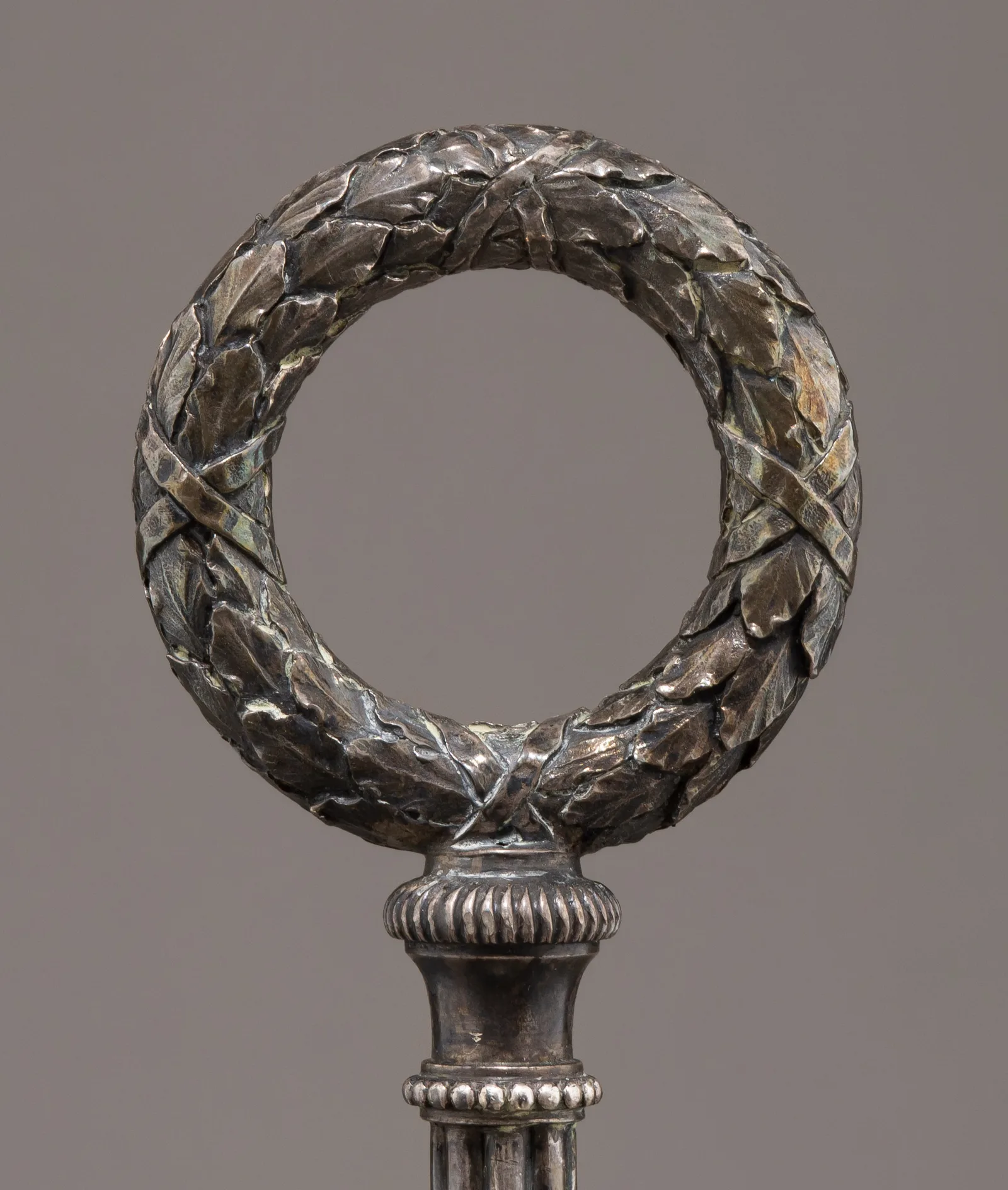 (Фаберже. С экспертизой) Круэт для специй в стиле ампир. Россия, Москва, фирма Придворного Поставщика К. Фаберже, хрусталь – стеклянных заводов Торгового дома Нечаева - Мальцева, 1894. — фото 13