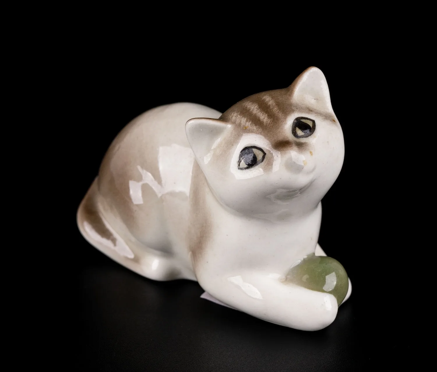 Скульптура «Котенок». СССР, Ленинградский фарфоровый завод (ЛФЗ), автор Э.И. Еропкина, 1990-е гг — фото 2
