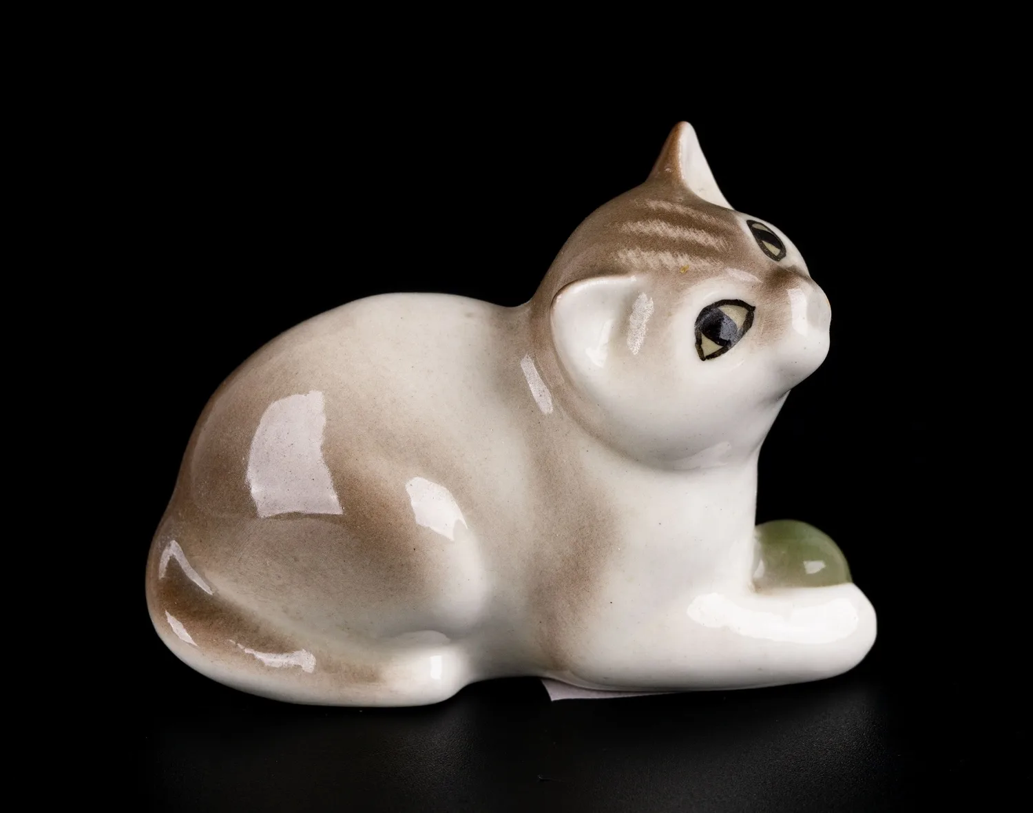 Скульптура «Котенок». СССР, Ленинградский фарфоровый завод (ЛФЗ), автор Э.И. Еропкина, 1990-е гг — фото 1